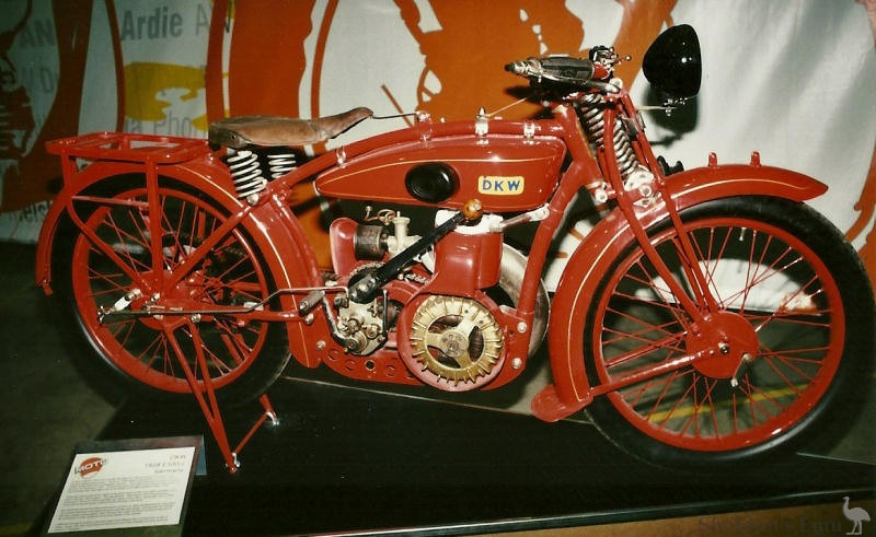 DKW-1928-E300-rhs.jpg