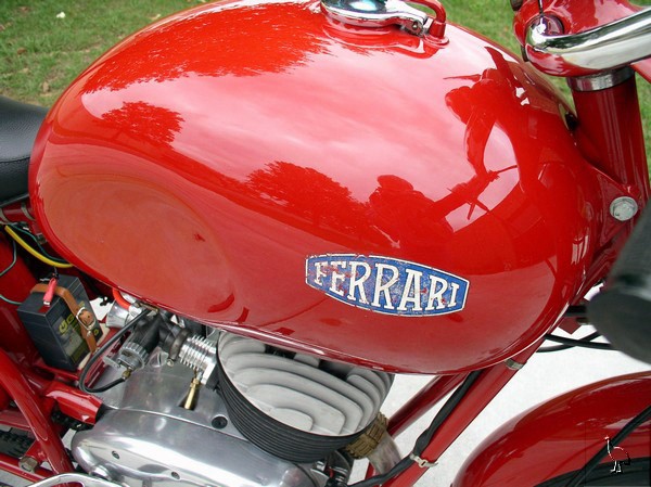 Ferrari_125cc_1953_tank.jpg