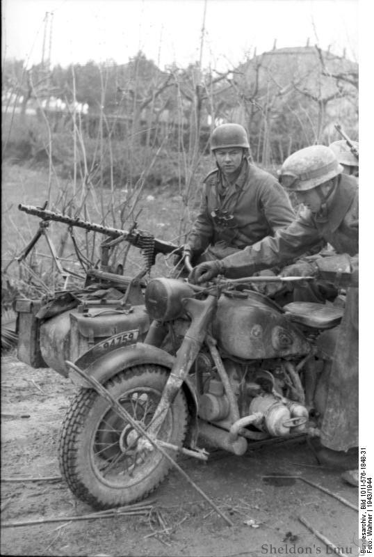 German-WWII-Motorcycles-101I-576-1848-31-Italy.jpg