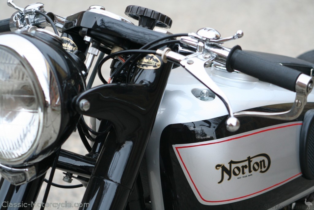Norton-1951-M30-500cc-Moma-04.jpg