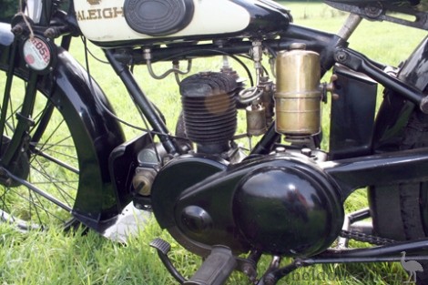 Raleigh-1928-Model-15-250cc-12.jpg