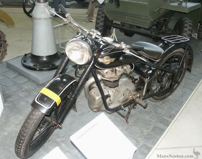 Simson-425T-im-Bundeswehrmuseum.jpg