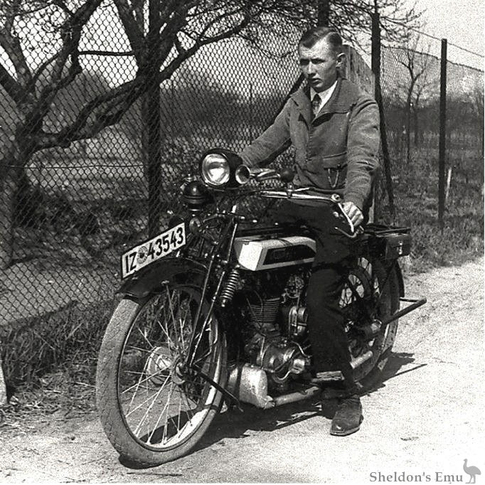 Triumph-1920-350-cm.jpg