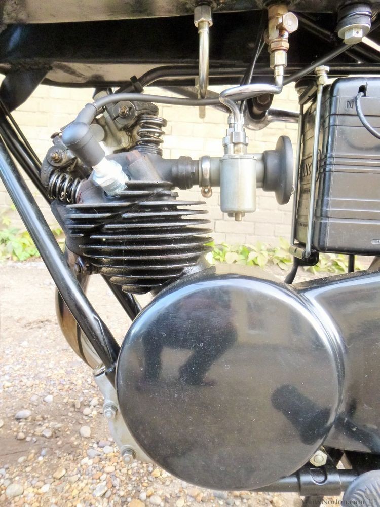 Triumph-1933-Model-XO-150cc-AT-2.jpg