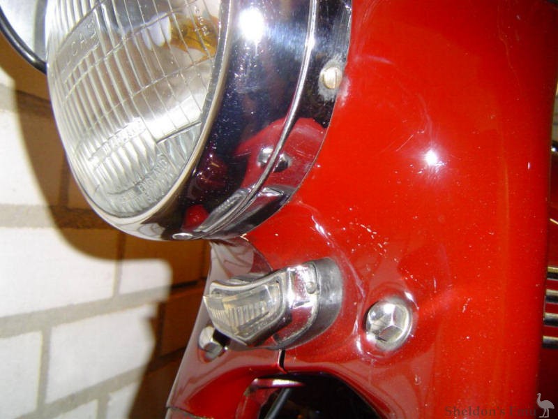 Triumph-1952-Speed-Twin-NL-red.jpg