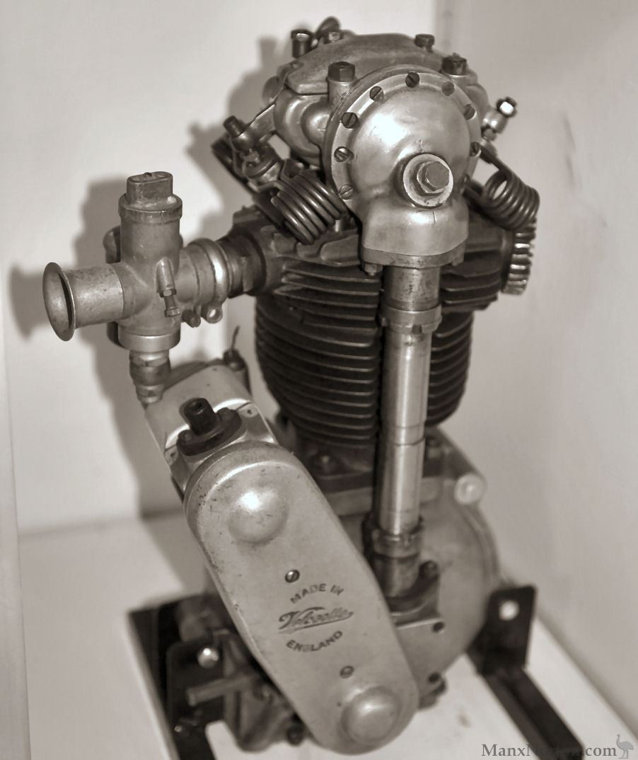 Velocette-Engine-D7C-2547.jpg