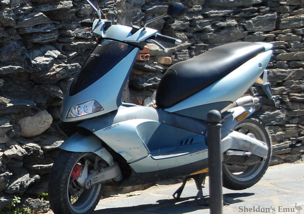 Aprilia-2004c-Area51-Wpa.jpg