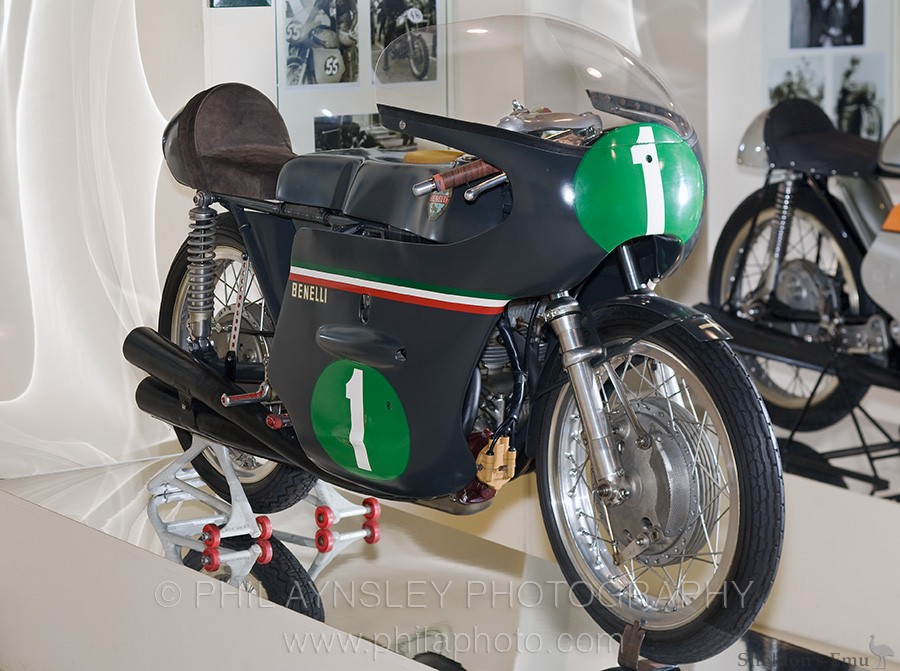 Benelli-1964-250cc-Four-GP-PA-1.jpg