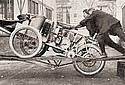 Contal-1906-Mototri-Peking-Paris-02.jpg
