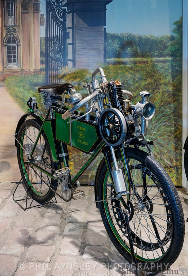 Cyklon-1902c-PA.jpg