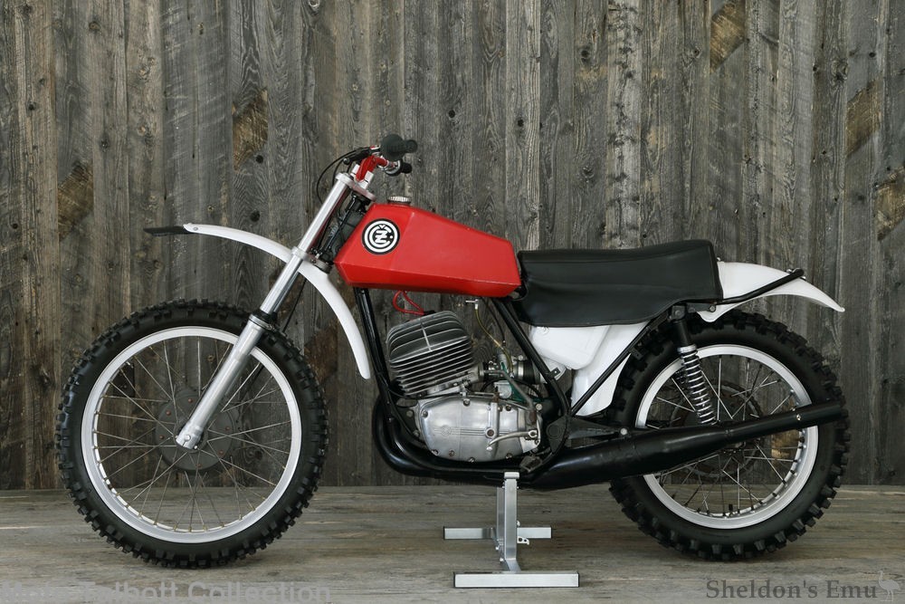 CZ-1974-400-Cross-MTT-02.jpg