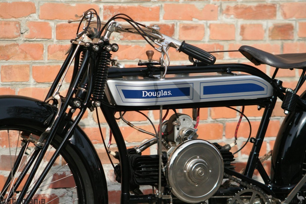 Douglas-1924-350cc-Motomania-5.jpg