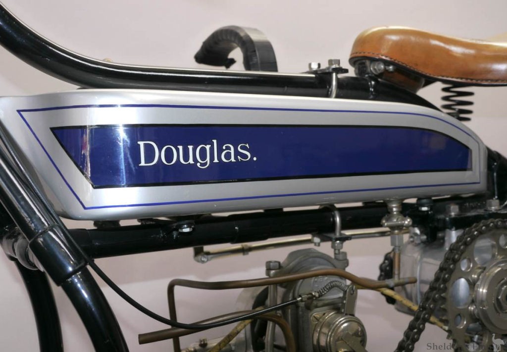 Douglas-1927-DT5-327-4-Tank-NZM.jpg