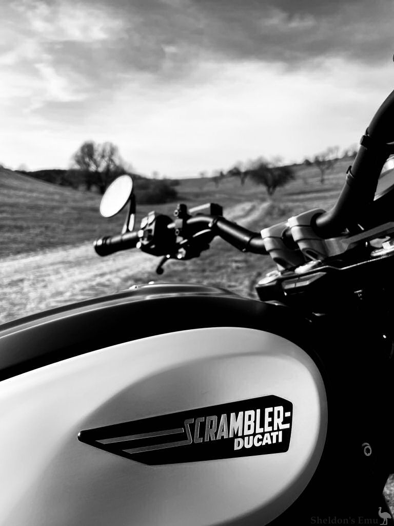Ducati-2020-Scrambler-Dark-Icon-PVo-02.jpg