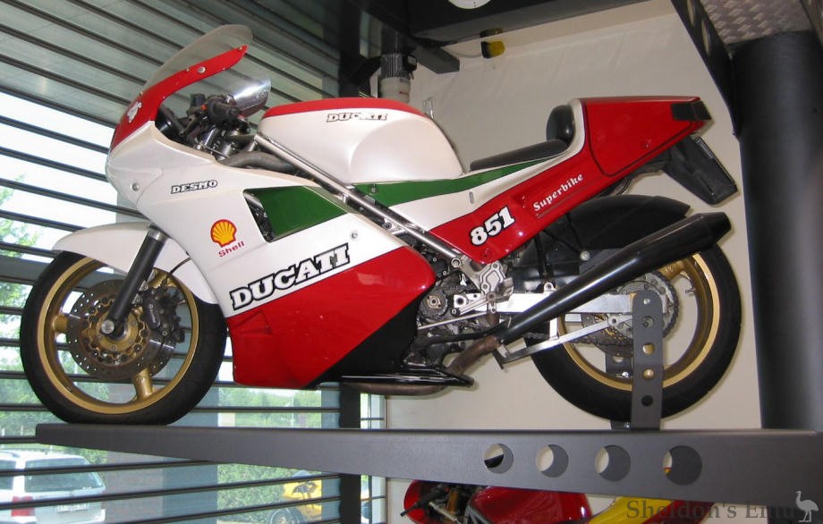 Ducati-851-Tricolour-Roberto.jpg