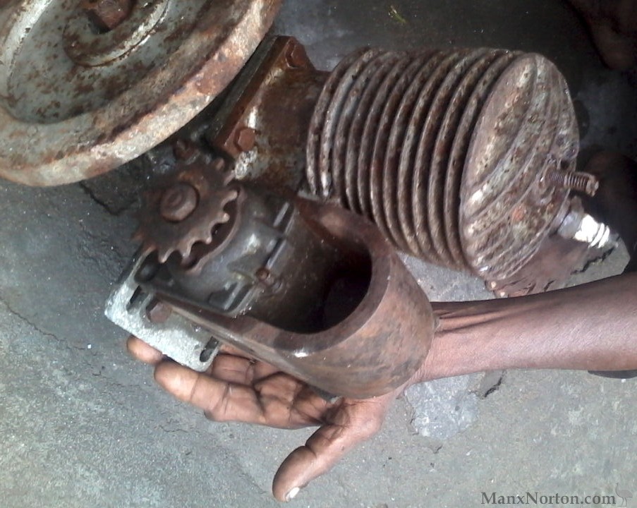 Levis-1928c-engine-india.jpg