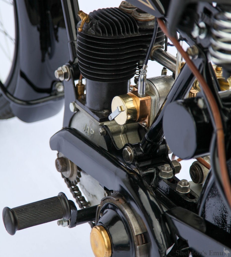 Montgomery-1923-300cc-JAP-SV-NLe-04.jpg