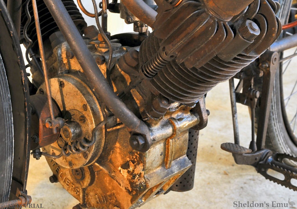 Moto-Cardan-1904c-Ader-V-Twin-Acl-03-Detail.jpg