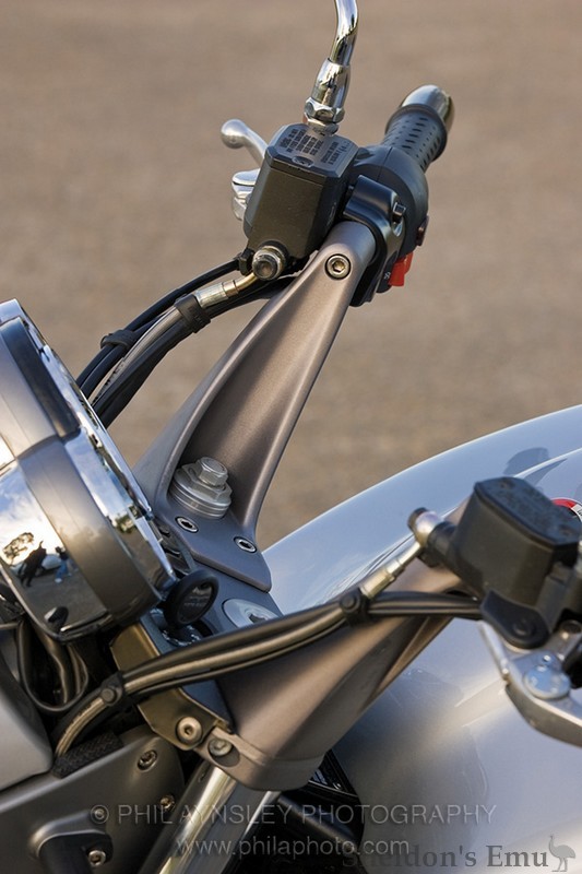Moto-Guzzi-2008-Breva-PA-050.jpg