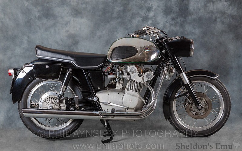 MV-Agusta-1967-600cc-PA-150.jpg