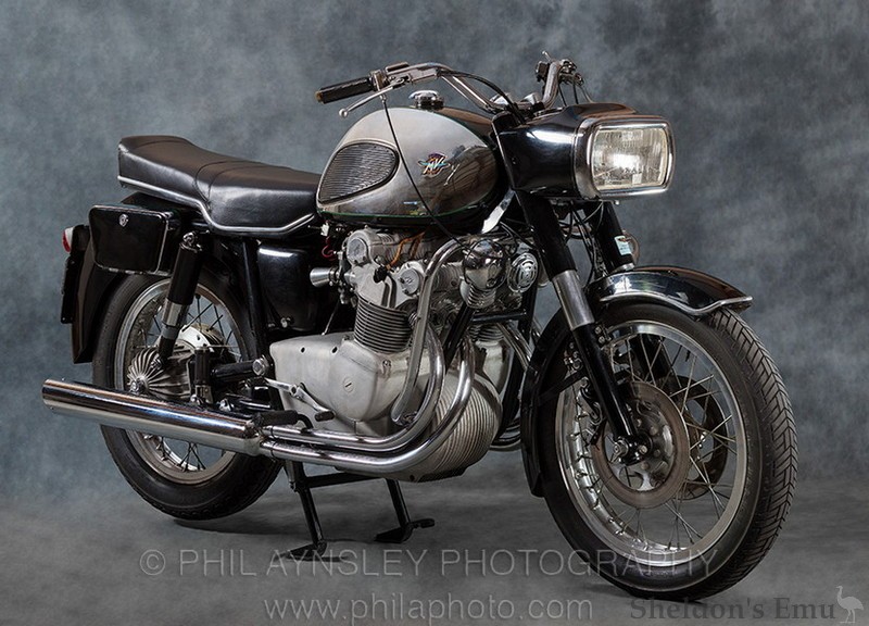 MV-Agusta-1967-600cc-PA-164.jpg