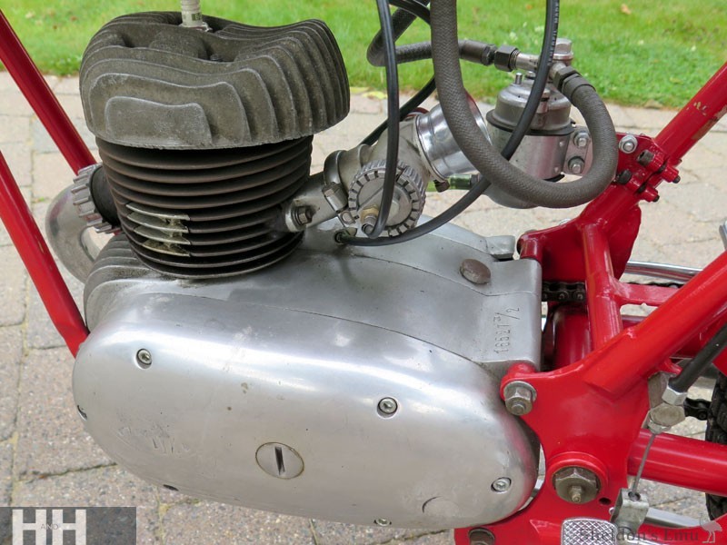 MV-Agusta-1949-GP125-HnH-3.jpg