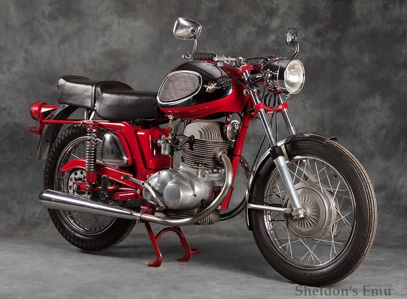MV-Agusta-1969-250B-PA-2011-148.jpg