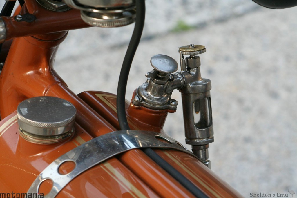 Nut-1921-500cc-V-Twin-Motomania-5.jpg