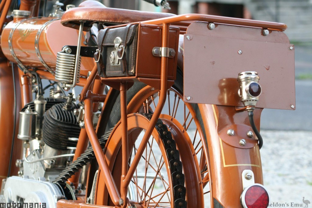 Nut-1921-500cc-V-Twin-Motomania-7.jpg