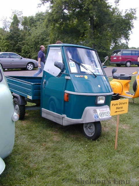 Piaggio-Ape-50-Goulds-2005.jpg