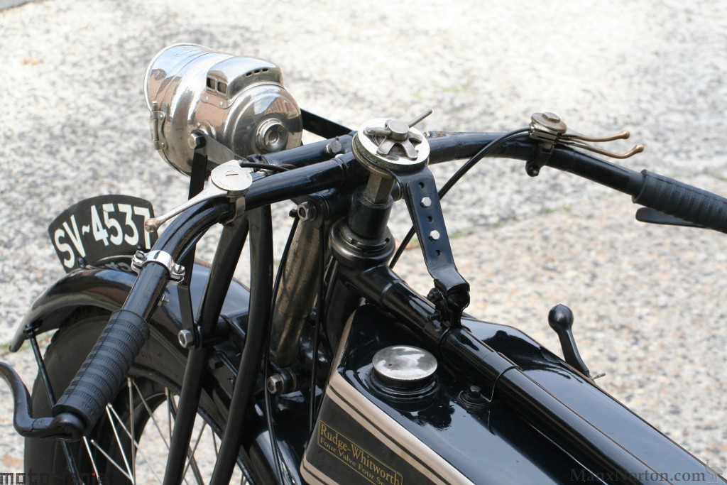 Rudge-1925-500cc-4v-Moma-04.jpg