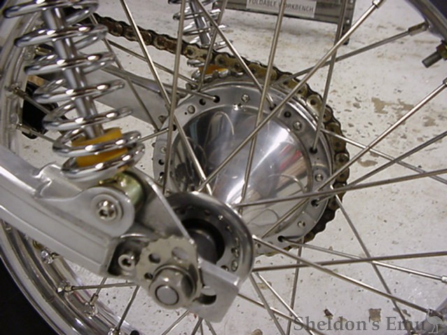 SWM-320TL-1983-rear-hub.jpg