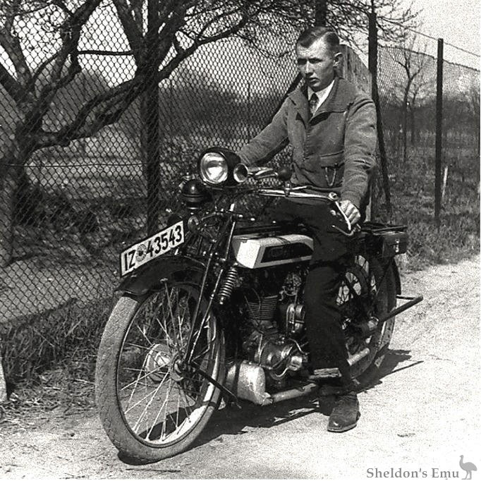 Triumph-1920-350-cm.jpg