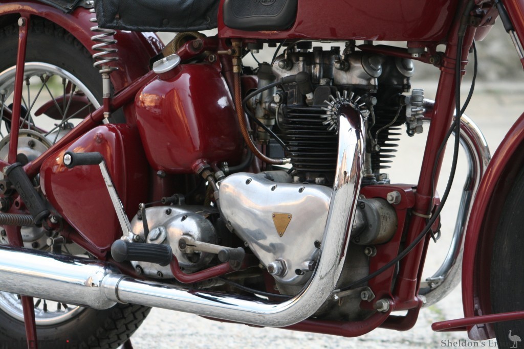 Triumph-1951-5T-Speed-Twin-Motomania-2.jpg