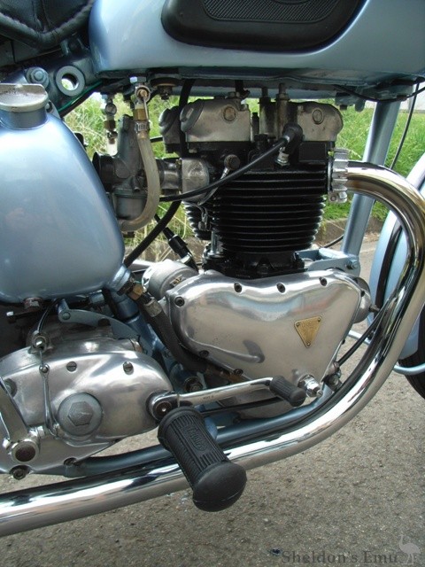 Triumph-1951-Thunderbird-Trojan-5.jpg