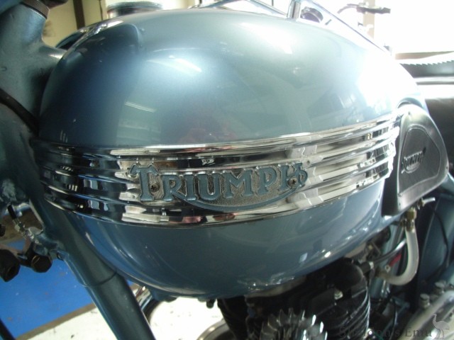 Triumph-1951-Thunderbird-Trojan-6.jpg