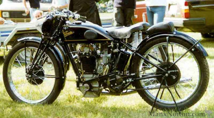 Velocette-1929-KTT-MkI-350cc.jpg