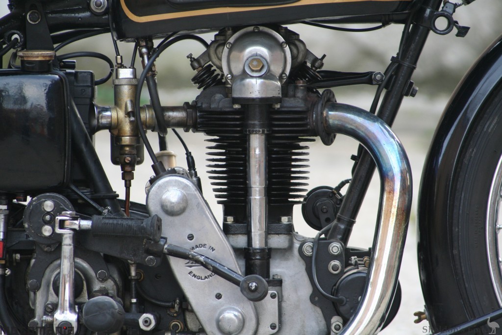 Velocette-1933-KSS-Mk1-Motomania-2.jpg