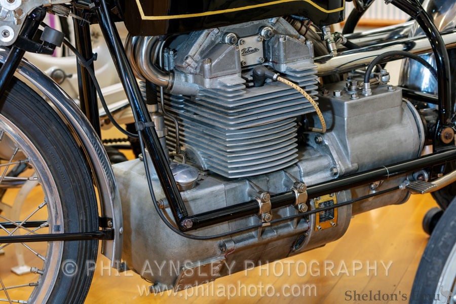 Velocette-1939-Roarer-PA-Solvang-02.jpg