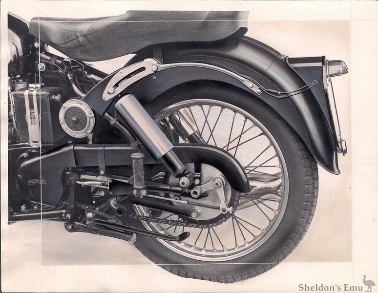 Velocette-1954-MSS-2-VBG.jpg