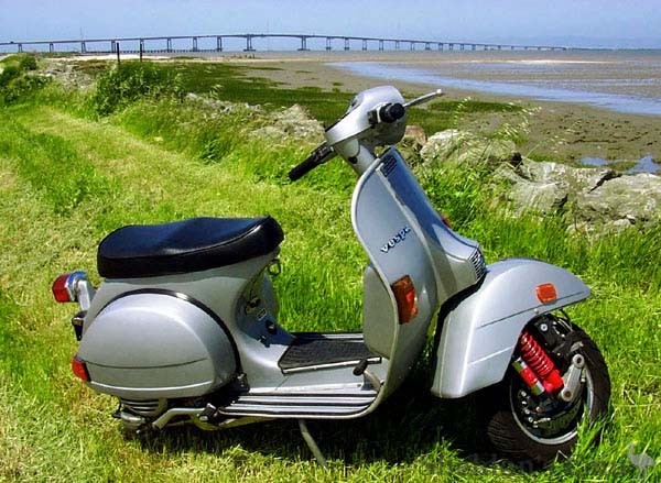 Vespa-P200Eas-1980-CH1.jpg