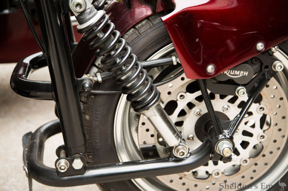 Triumph-Rocket-III-Watsonian-2.jpg