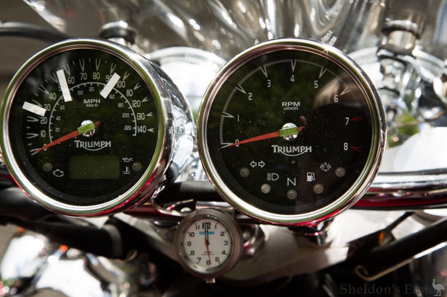Triumph-Rocket-III-Watsonian-3.jpg