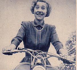 Våran egen Alice Babs på en NSU Lambretta. Fotot är scannat från &quot;NSU Revue&quot; nr 10, från september 1952.